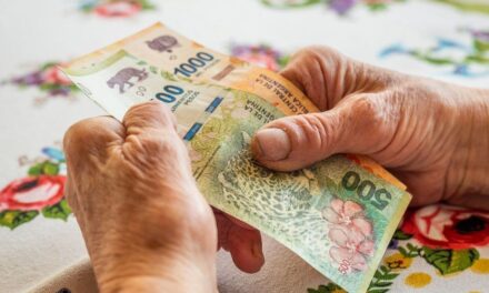 Deudas, préstamos y ayuda: así se la rebuscan los hogares argentinos en 2025