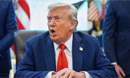 Trump busca reconquistar Wall Street: cena clave en la Casa Blanca 🍽️💼