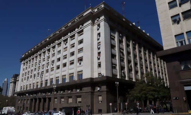 ¿Cómo afectaron las decisiones fiscales a la economía en marzo? 📉💸