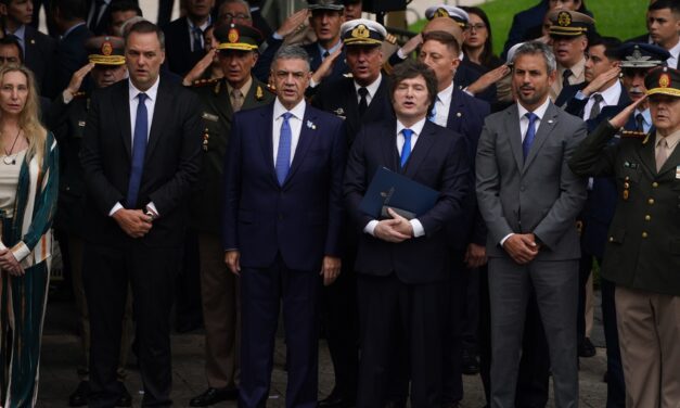 Milei en Malvinas: apoyo, controversias y un acto con matices políticos ✈️🇦🇷