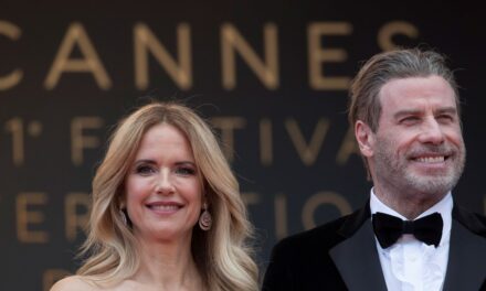 John Travolta vuelve a Cannes con su primera película como director: ¡y es sobre aviación! ✈️🎬