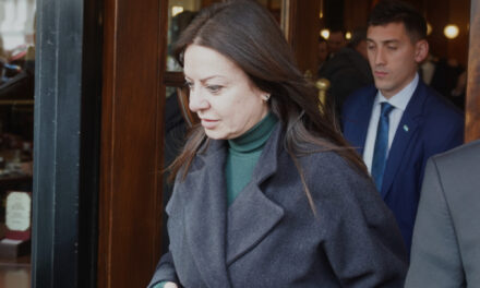 Escándalo en el Gobierno: ¿Qué hay detrás de los créditos hipotecarios y la salida de funcionarios? 🏦🚨