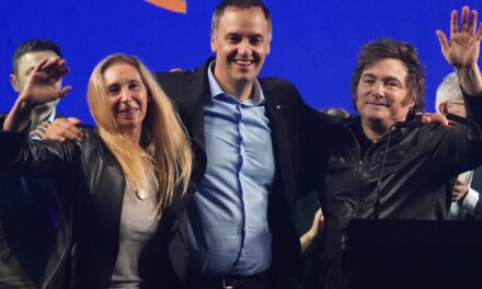 Manuel Adorni en el centro del caos político: ¿qué pasa con el poder y las sorpresas en el Gobierno? 🚨🤔