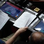 ¿Qué es la ‘Ley de Hojarasca’ y por qué busca eliminar el Gobierno leyes obsoletas? 🌿