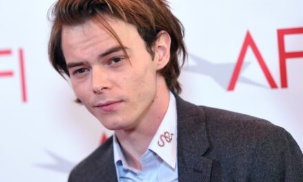 ¡Vuelve Peaky Blinders! Charlie Heaton será el nuevo heredero de la saga 🧥🔥