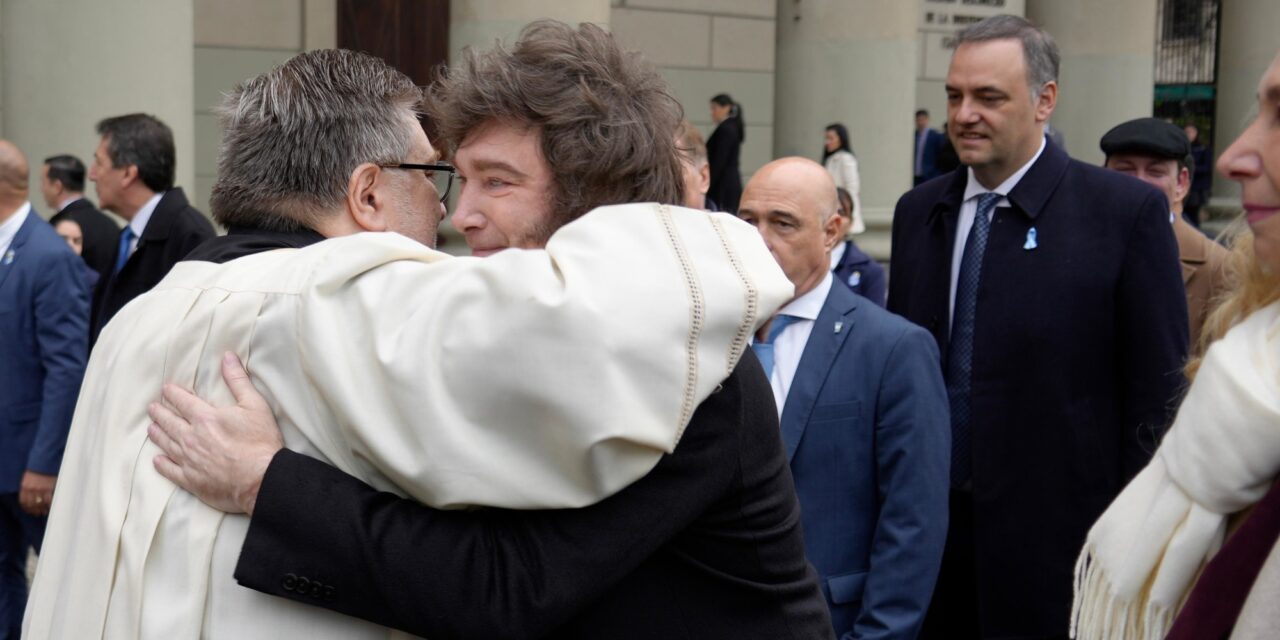 Milei en el 25 de Mayo: miradas, críticas y un mensaje en medio del acto oficial 🇦🇷✨