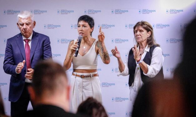 Mayra Mendoza y el debate interno del peronismo: críticas, homenajes y el futuro de Cristina 🇦🇷✨