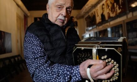 Daniel Binelli: el maestro del bandoneón que sigue llegando a su barrio 🎶✨
