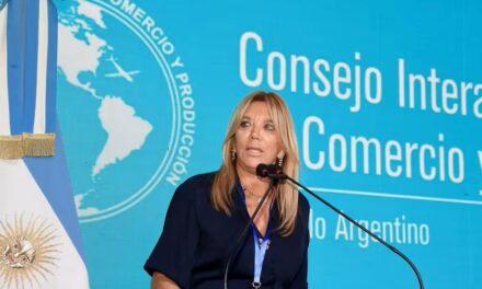 ¿Qué hay detrás de la vuelta de Adorni a su casa en el country? 🏡