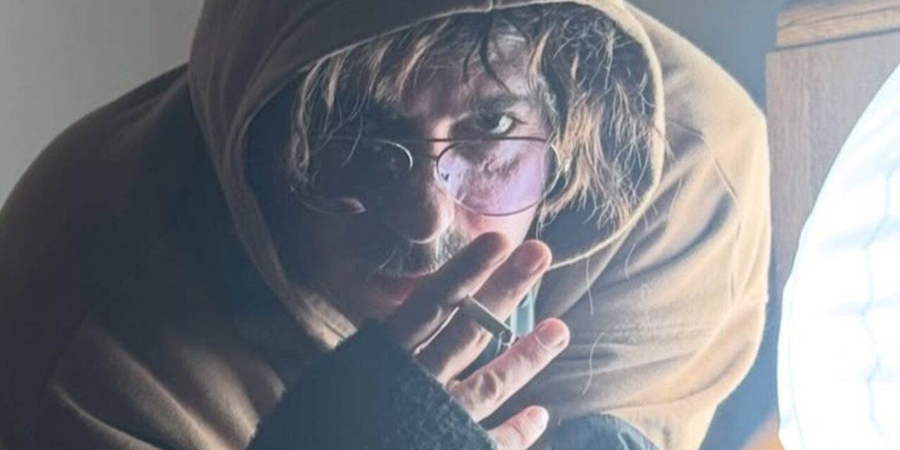 ¡Se viene una serie que promete revolucionar! Marco Antonio Caponi será Charly García en Fantasy 🎬🎸