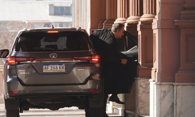 Tensión en el Congreso: Adorni enfrenta presión y posibles mociones de censura 🚨
