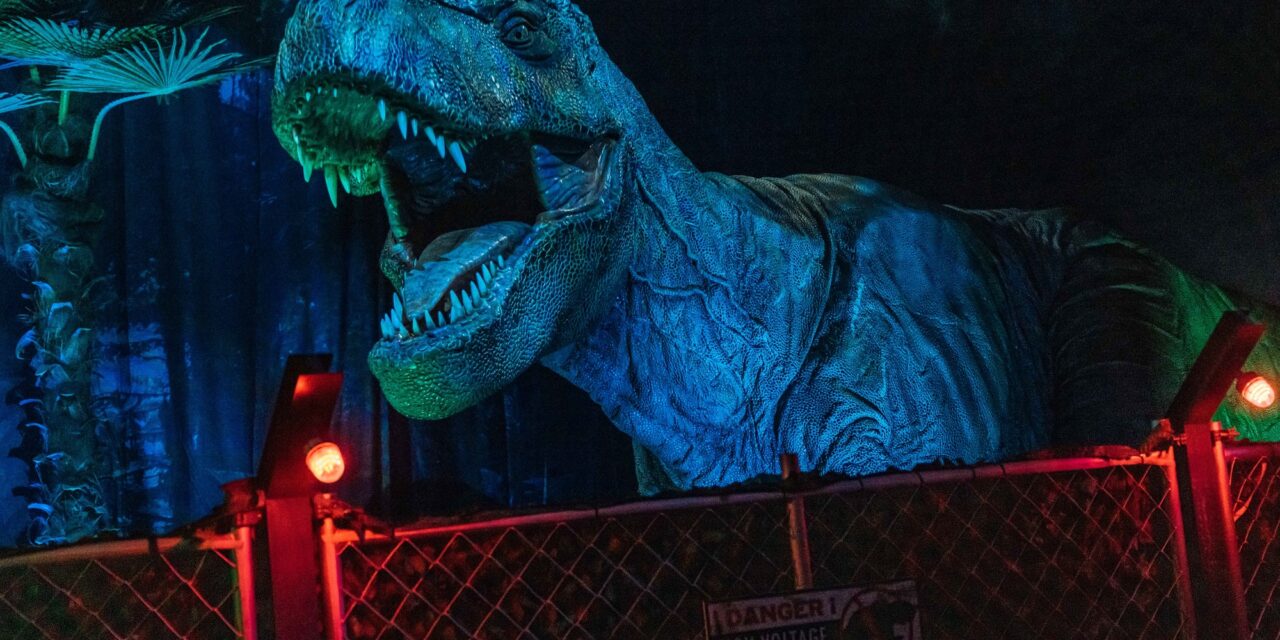 ¡Vive la aventura prehistórica en Jurassic World The Experience! 🦖🌟