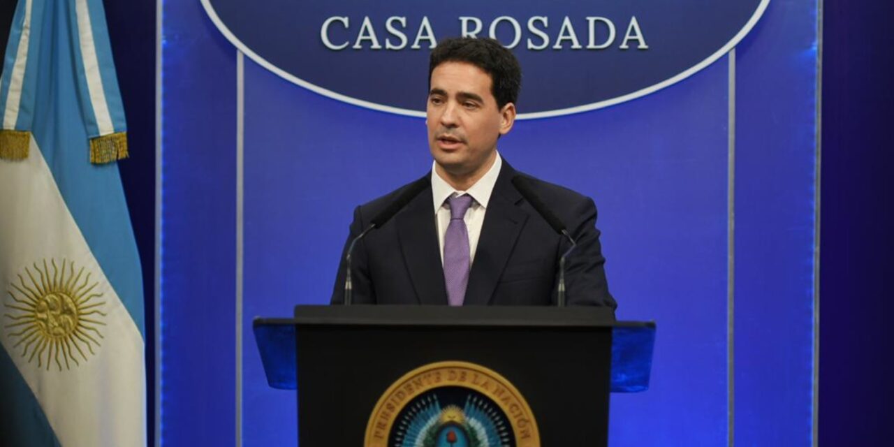 La Casa Rosada da señales de calma y alianzas en medio de los desafíos económicos y políticos 🇦🇷💼