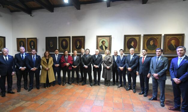 Javier Milei y la celebración del 9 de Julio en Tucumán: ¿Un acto de poder o un mensaje político? 🇦🇷✨