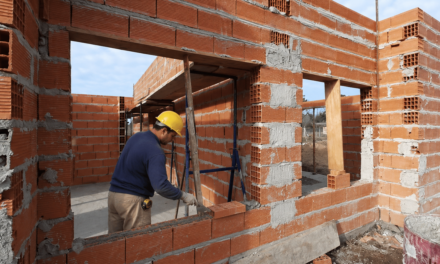 ¡La construcción vuelve a subir en Argentina! ¿Qué significa esto para vos? 🏗️✨