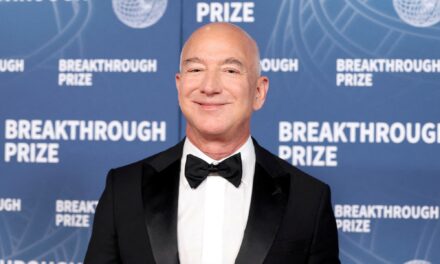 ¿Se viene un cambio en el Liverpool? Jeff Bezos y otros millonarios podrían comprar una parte del club 🚀⚽