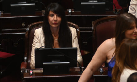Nueva medida contra la diputada Lorena Villaverde: le embargan casi 30 mil dólares 💰🚧