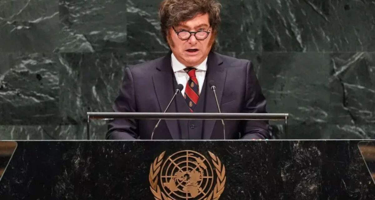 La corbata que llamó la atención en la ONU: historia, economía y un toque personal de Milei 🎩🌎