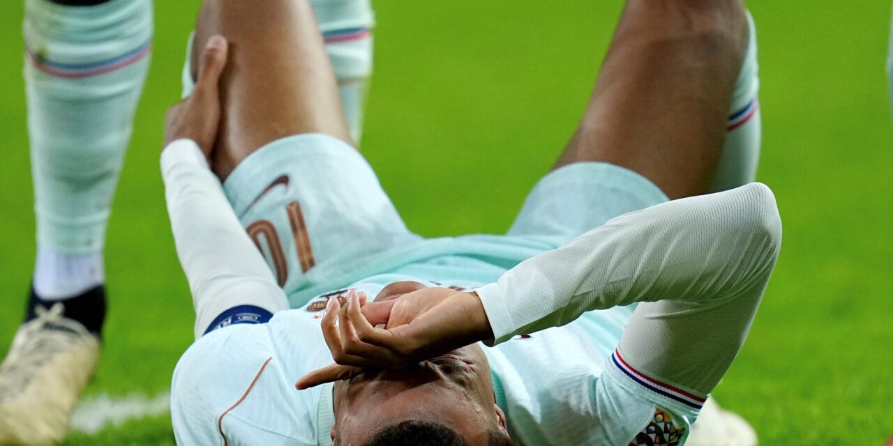 ¡Zinedine Zidane empieza fuerte! Francia gana, pero la lesión de Mbappé genera preocupación ⚽🚑