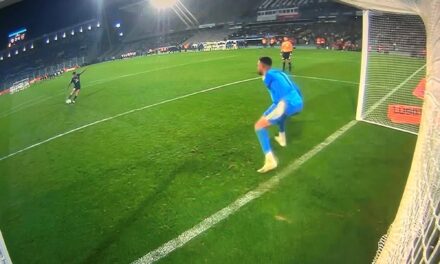 ¡El arquero de Boca, Alvaro Montero, fue la estrella en los penales contra Vélez! 🚀🧤