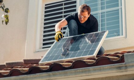 ¡Ahorra en tu factura y cuida el planeta con paneles solares! ☀️💸