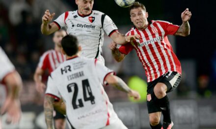 Empate con emociones y homenajes: Estudiantes y Newell’s no se sacaron ventajas ⚽✨