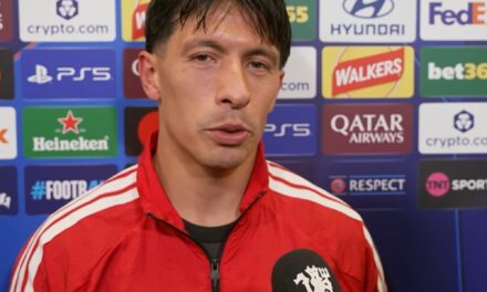 Lisandro Martínez y Jamie Carragher: un cruce épico con humor y historia en el fútbol ⚽🔥