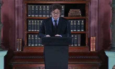 Javier Milei marca el rumbo: políticas, Malvinas y el Día del Maestro 🇦🇷✨