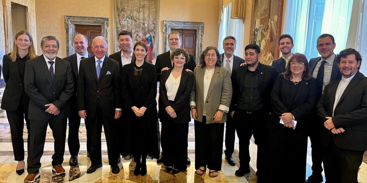 El Papa León XIV recibe un duro informe desde Argentina: ¿Qué preocupa a los movimientos sociales? 🇦🇷✝️