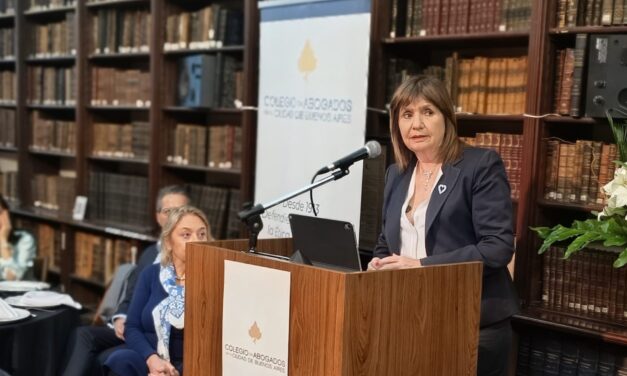 Patricia Bullrich defiende a Milei y apuesta por un cambio con seguridad jurídica 🚀⚖️