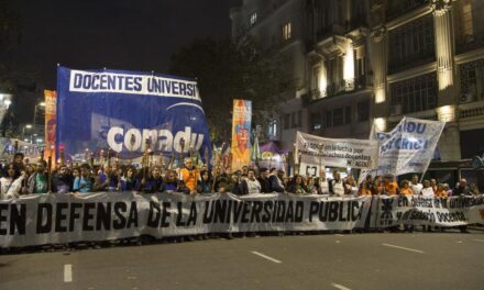 Docentes universitarios en pie de lucha: rechazo a la oferta salarial y paro de 24 horas 🚩