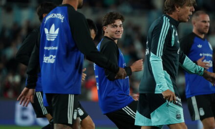 Julián Alvarez: De la tormenta a la celebración en la cancha 🇦🇷⚽