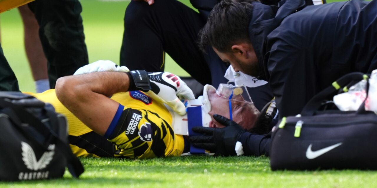 ¡Un choque que preocupó a todos! Emiliano Martínez en el centro de la atención tras un accidente en la cancha ⚽🤕