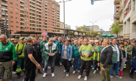 ¿Qué significa la pelea por las indemnizaciones en la recolección de residuos en Buenos Aires? 🚮🤔
