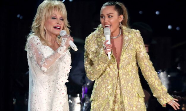 Miley Cyrus rinde tributo emotivo a Dolly Parton en su regreso a los escenarios 🎤💖