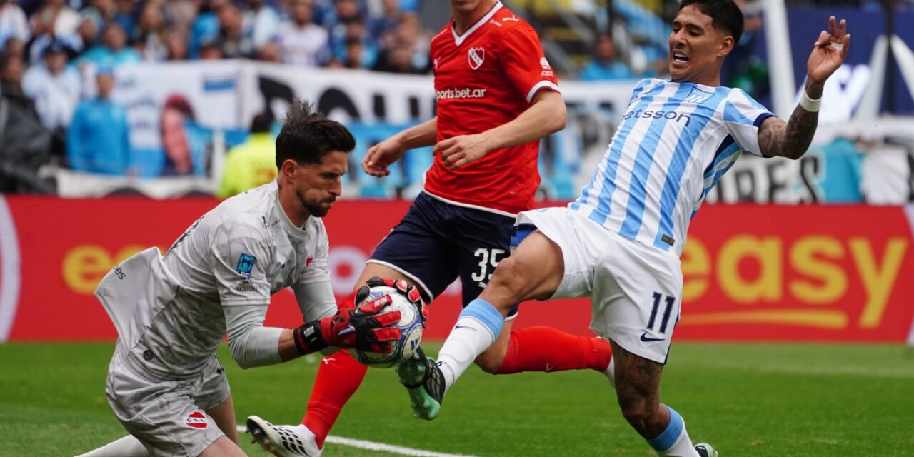 Clásico en Avellaneda: empate que deja a Independiente mejor posicionado y a Racing en apuros ⚽🤔