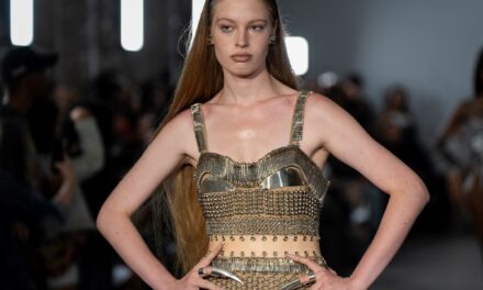 De hija de Elon Musk a figura top en moda y redes sociales 🚀✨
