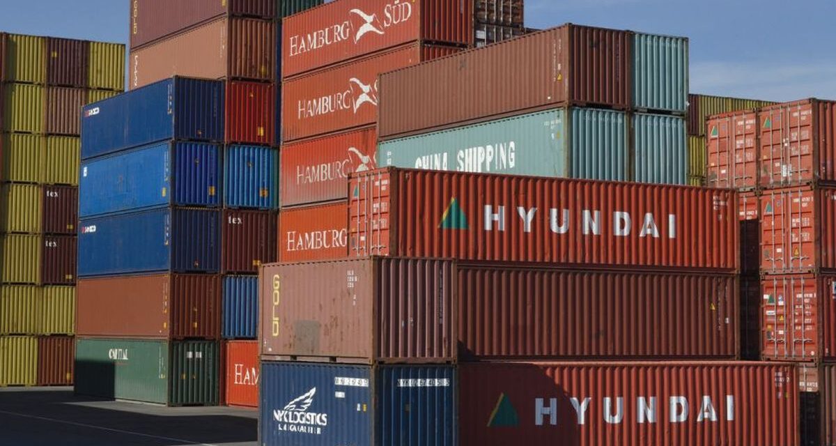 ¿Por qué EE.UU. enfrenta un aumento en su déficit comercial y qué significa para su economía? 🇺🇸💸