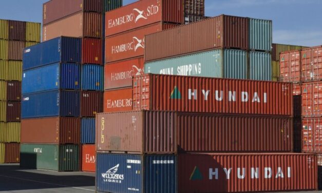 ¿Por qué EE.UU. enfrenta un aumento en su déficit comercial y qué significa para su economía? 🇺🇸💸