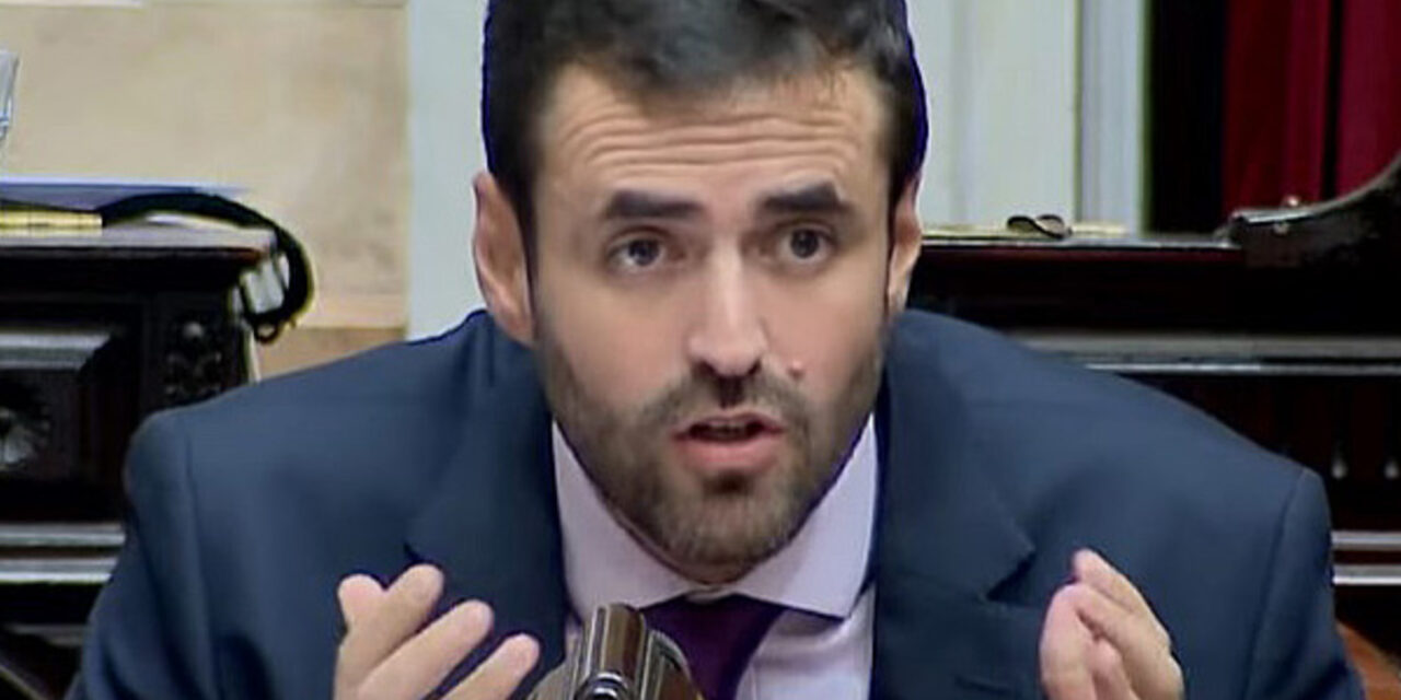 Escándalo en la política: un ex diputado y las noticias falsas en TikTok 🚨