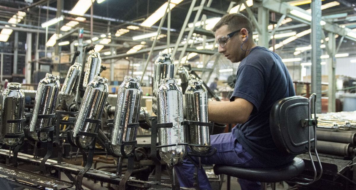 La economía en alerta: la industria argentina enfrenta un panorama complicado 🚧📉