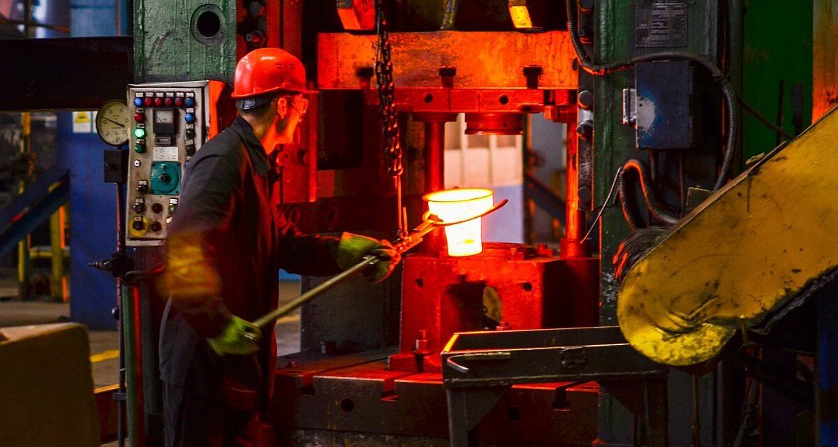 La Industria en Retroceso: ¿Qué Está Pasando en la Economía Local? 🚧📉