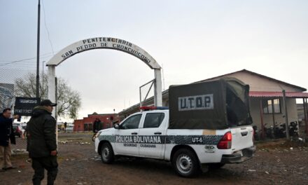 ¡Operativo en la cárcel de Bolivia! 🚓 Intento de ingreso de celular para un preso argentino