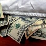 ¿Sabías que pagar viajes en efectivo puede salirte más caro por una vieja norma tributaria? ✈️💸
