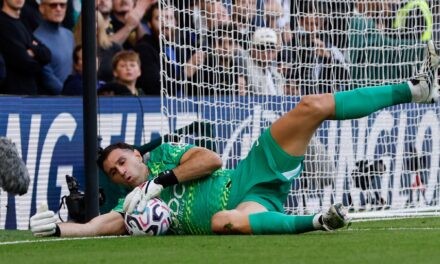 ¡Chelsea arrasó en Stamford Bridge y Dibu Martínez fue clave! ⚽🔥