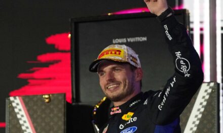 ¡Por fin! Verstappen consigue su primera victoria en Singapur y se acerca al título 🏆🇸🇬