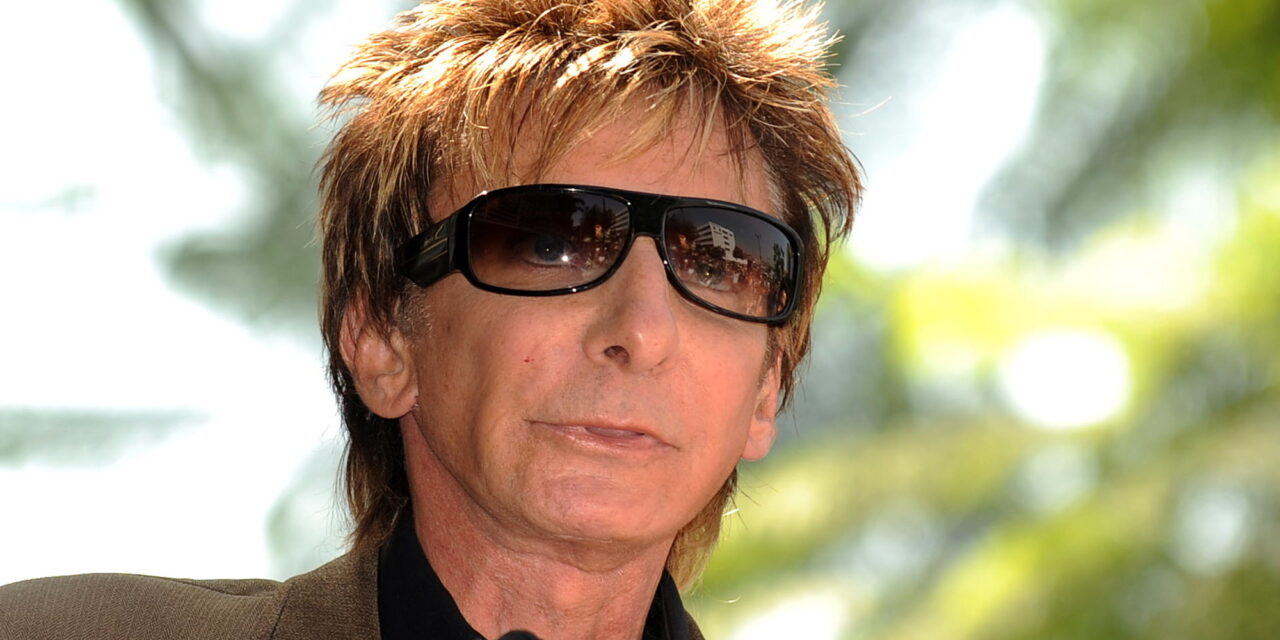 ¡Sorpresa en Las Vegas! La inesperada pausa de Barry Manilow por problemas de salud 😷🎤