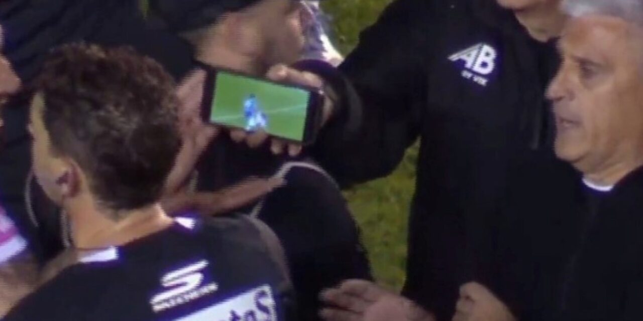 ¡Polémica en el fútbol argentino! El árbitro que cambió una decisión por un celular 📱⚽