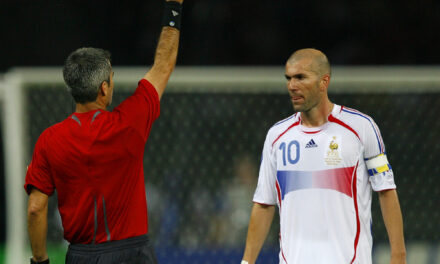 Polémica en el fútbol: ¿Qué hay detrás de los errores arbitrales con ayuda tecnológica? ⚽🤔